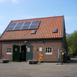 Bijenmiddag bij stadsboerderij De Herweijerhoeve