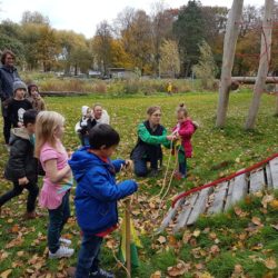 Feestelijke ingebruikname van het nieuwe speeltoestel in Zuiderpret op Zaterdag 10 november.