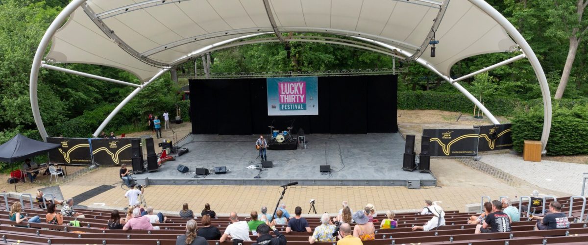 Uitverkocht Zuiderparktheater voor eerste ‘anderhalvemeterfestival’ van Nederland