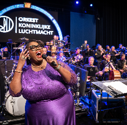 Shirma Rouse en het Orkest Koninklijke Luchtmacht - Soul in the Park: