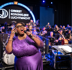 Shirma Rouse en het Orkest Koninklijke Luchtmacht - Soul in the Park: